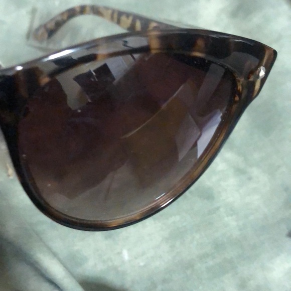 Carlos Falchi NEW catprint style Sunglasses